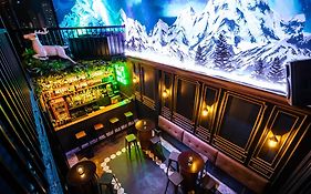 Heroes Hotel